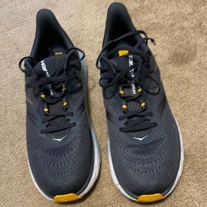 Awesome Hoka one one Arahi 5